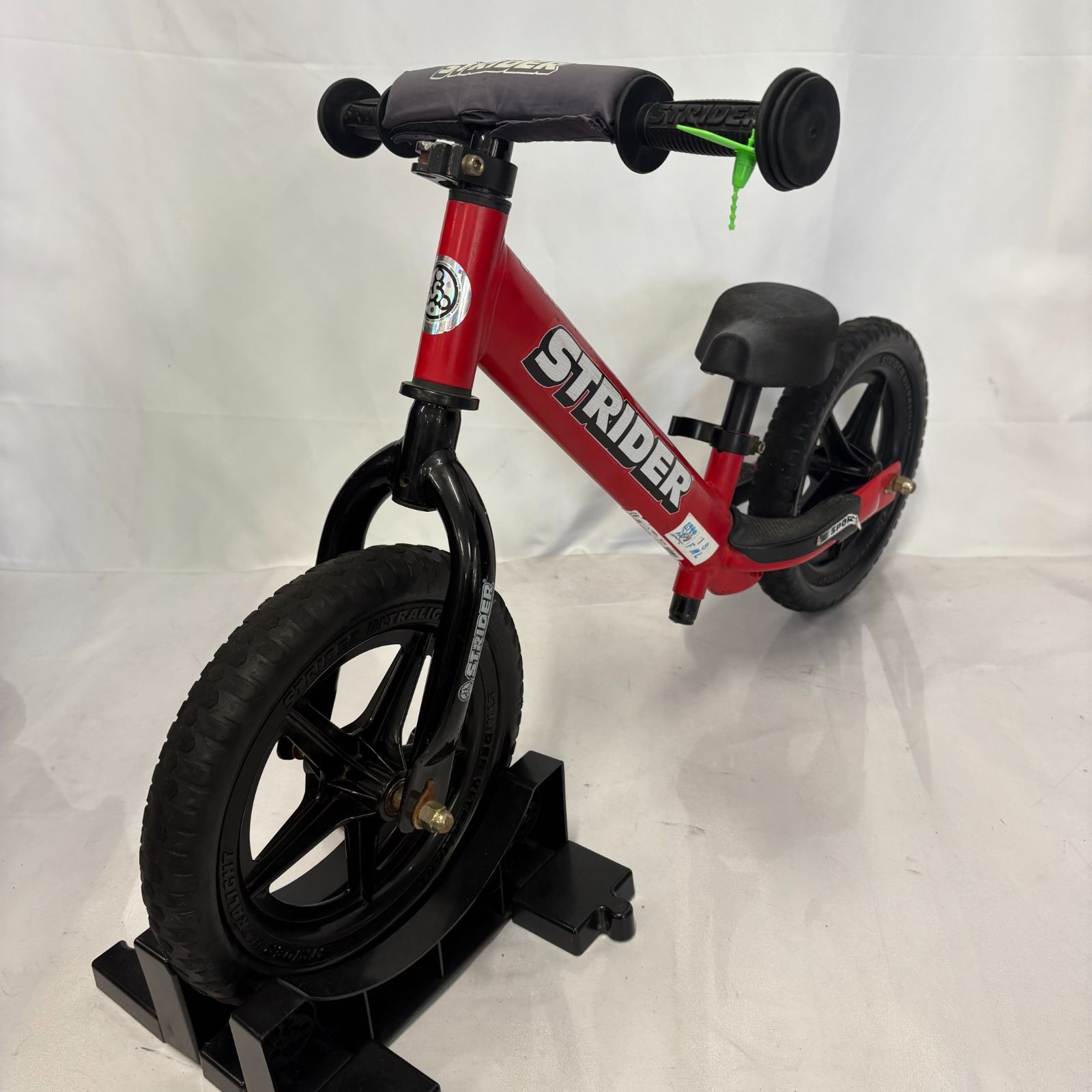大人気カラー STRAIDER ストライダー スポーツモデル 12インチ レッド