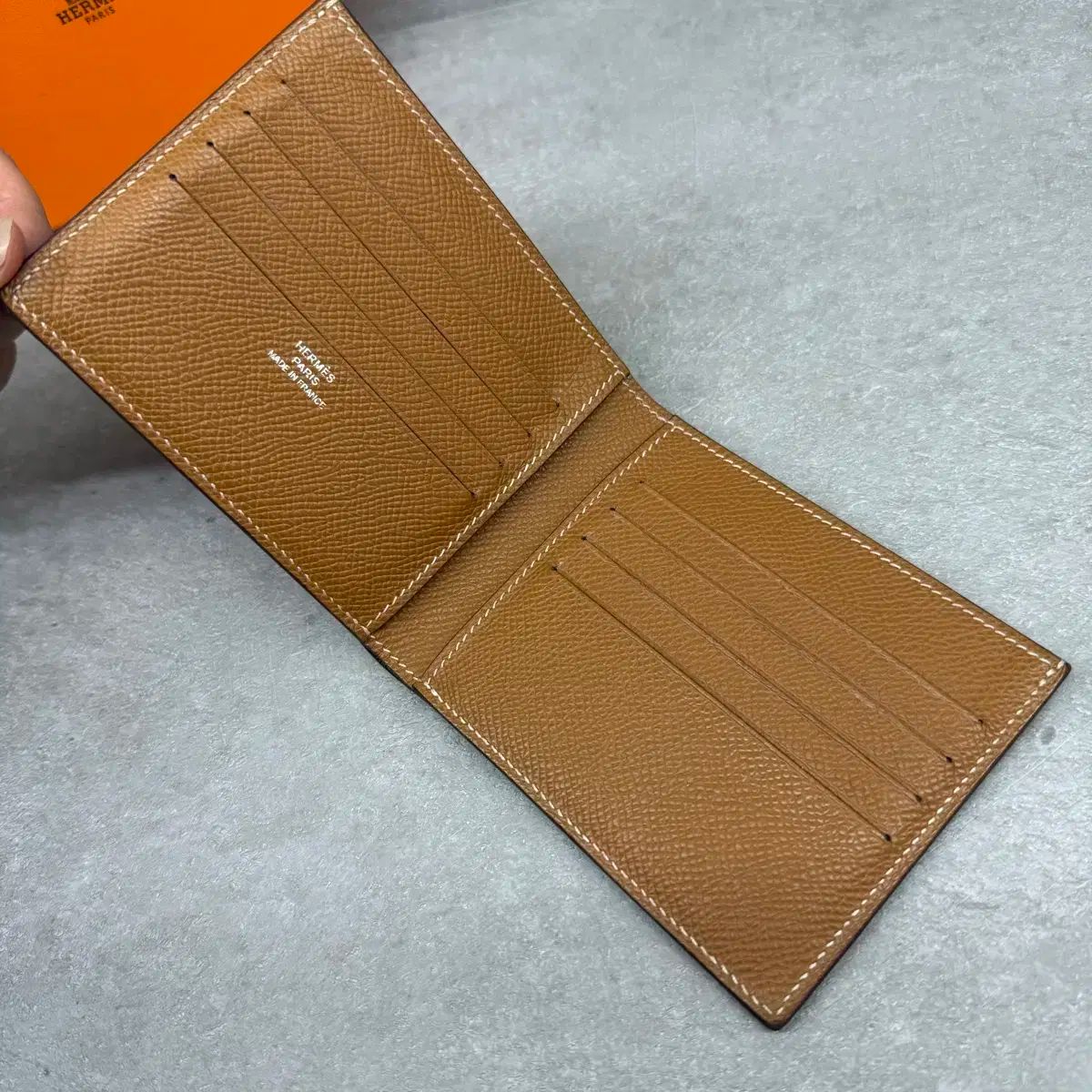 二つ折り財布