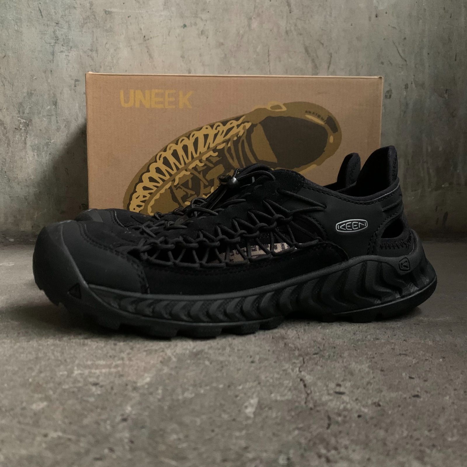 KEEN UNEEK NXIS Triple Black ブラック 27cm キーン ユニーク 