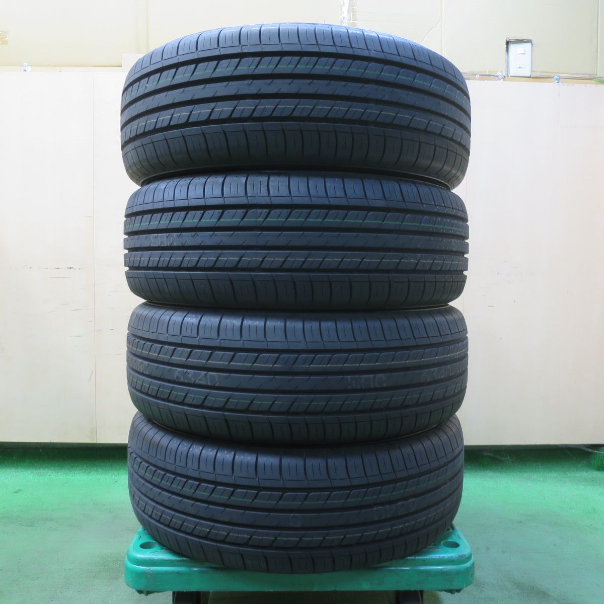 新車外し 25年 215 60R16 ダンロップ エナセーブ EC300 タイヤ 16インチ ヴェゼル クラウン エスティマ エルグランド CX-3 等 5092710イノタ