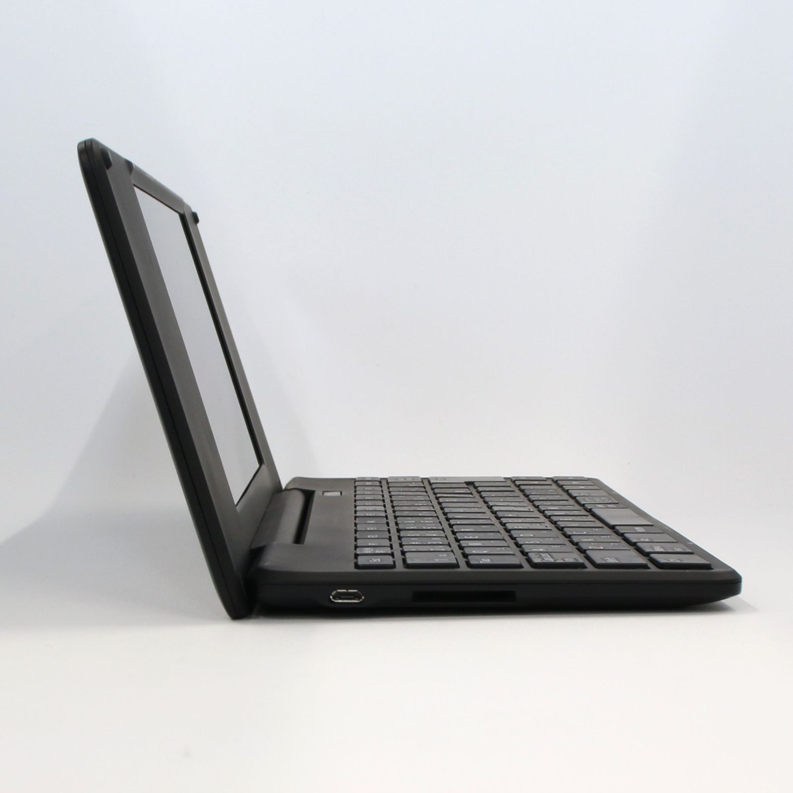 デジタルメモ「ポメラ」DM200 ポメラ DM200】テキスト入力に特化したデジタルメモ「ポメラ」DM200の