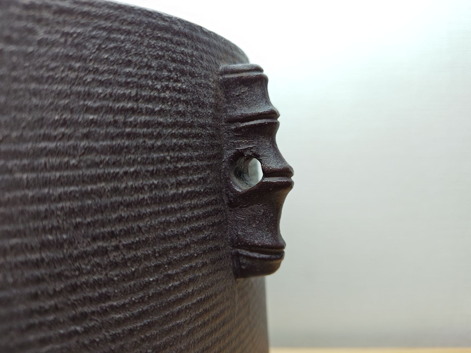 送料込【逢絢亭】茶道具 釜 筒釜 糸目模様 釜師 高橋敬典 共箱入り 逢絢亭】茶道具 釜 筒釜 糸目模様 釜師 高橋敬典 共箱入り 逢