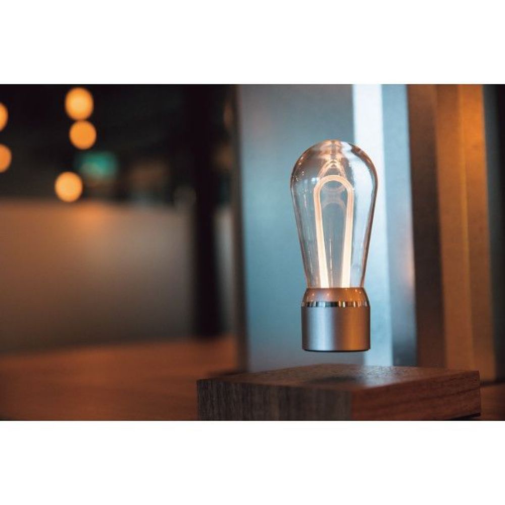 THTJapan 空中に浮くライト