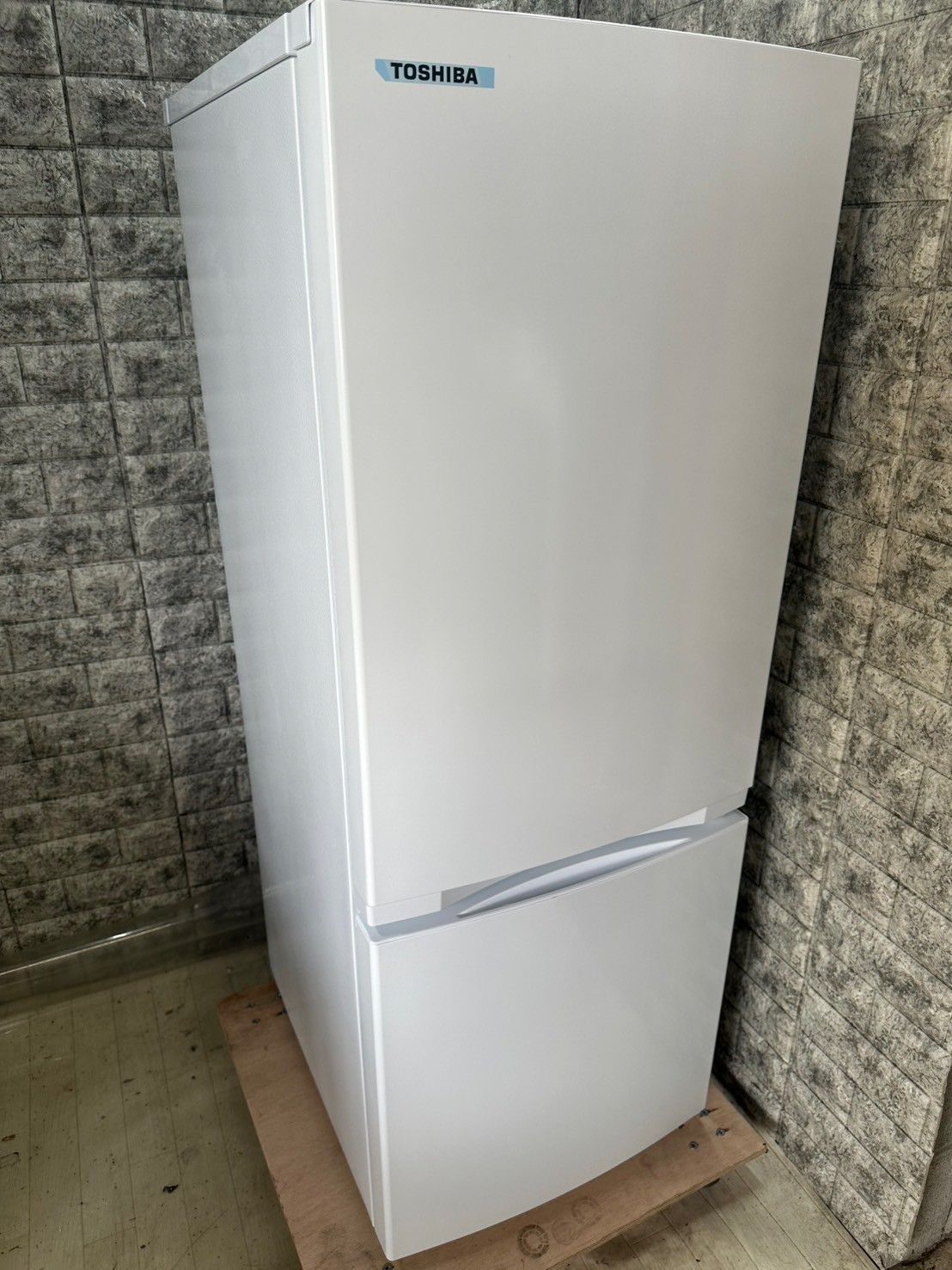 高年式 大阪 3か月保障付き 冷蔵庫 東芝 2ドア GR-W15BZ1 W R-923