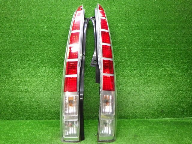 ダイハツ　L150S　L160S　ムーヴカスタム　テールレンズ　左右　D017　後期　241016052
