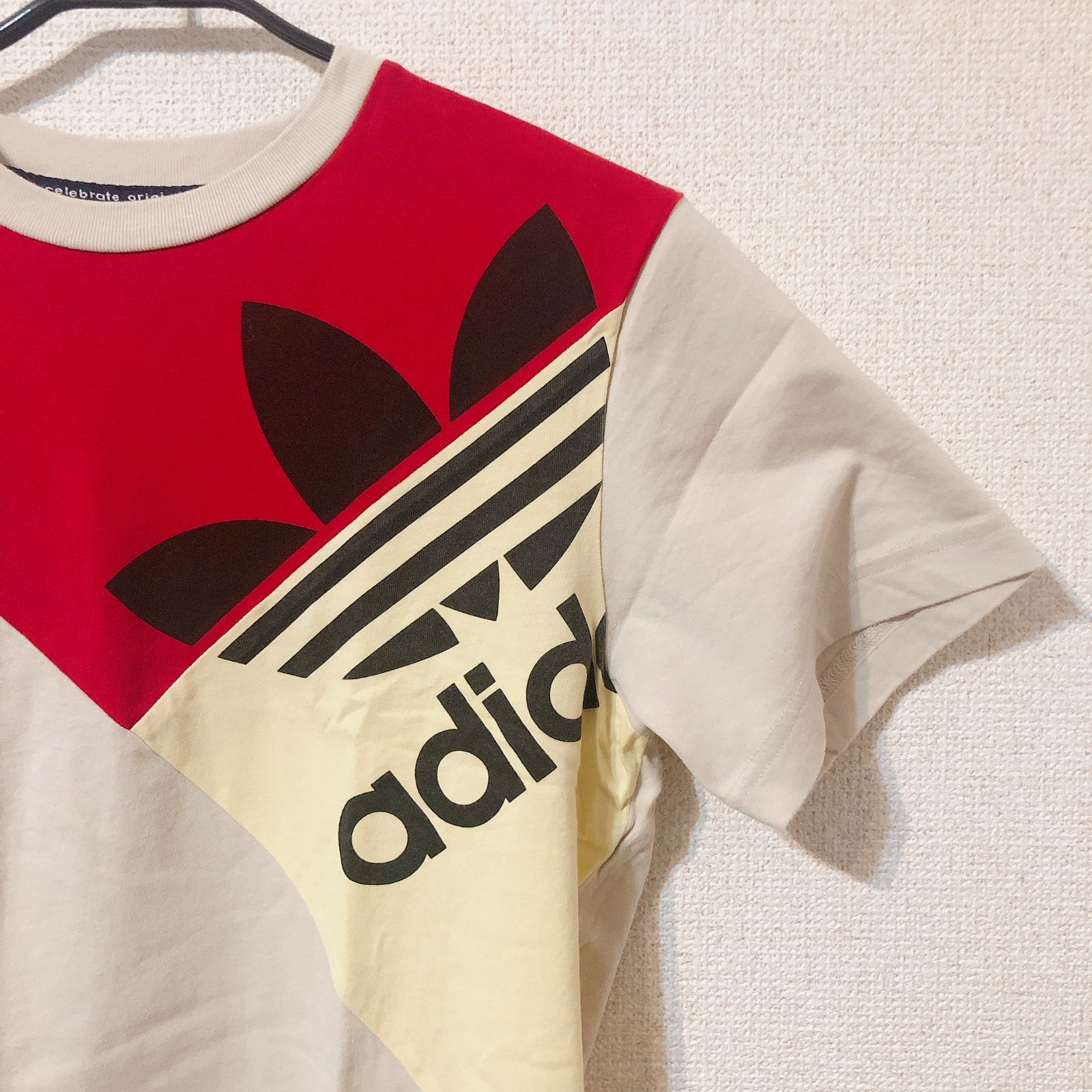 美品 adidas アディダス 半袖 Tシャツ ライトベージュ×レッド Sサイズ