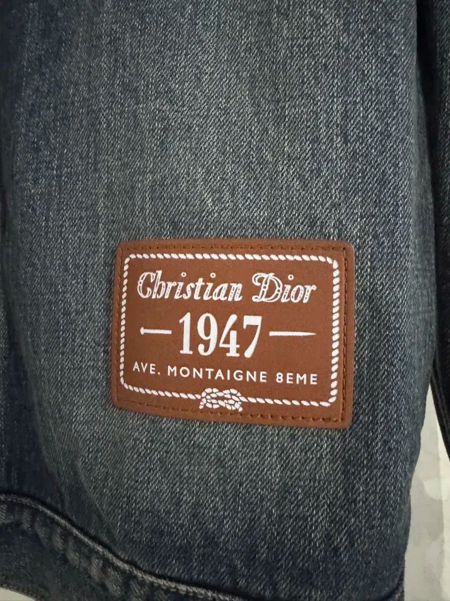 DIOR