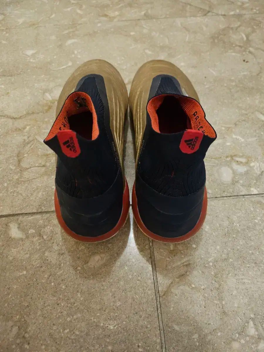 adidas アディダス