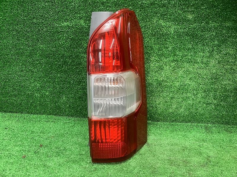 プロボックス NCP160V 右テールランプ 52-280 美品 サクシード DBE-NCP160V 右テールランプ 52-280 81551-52C40