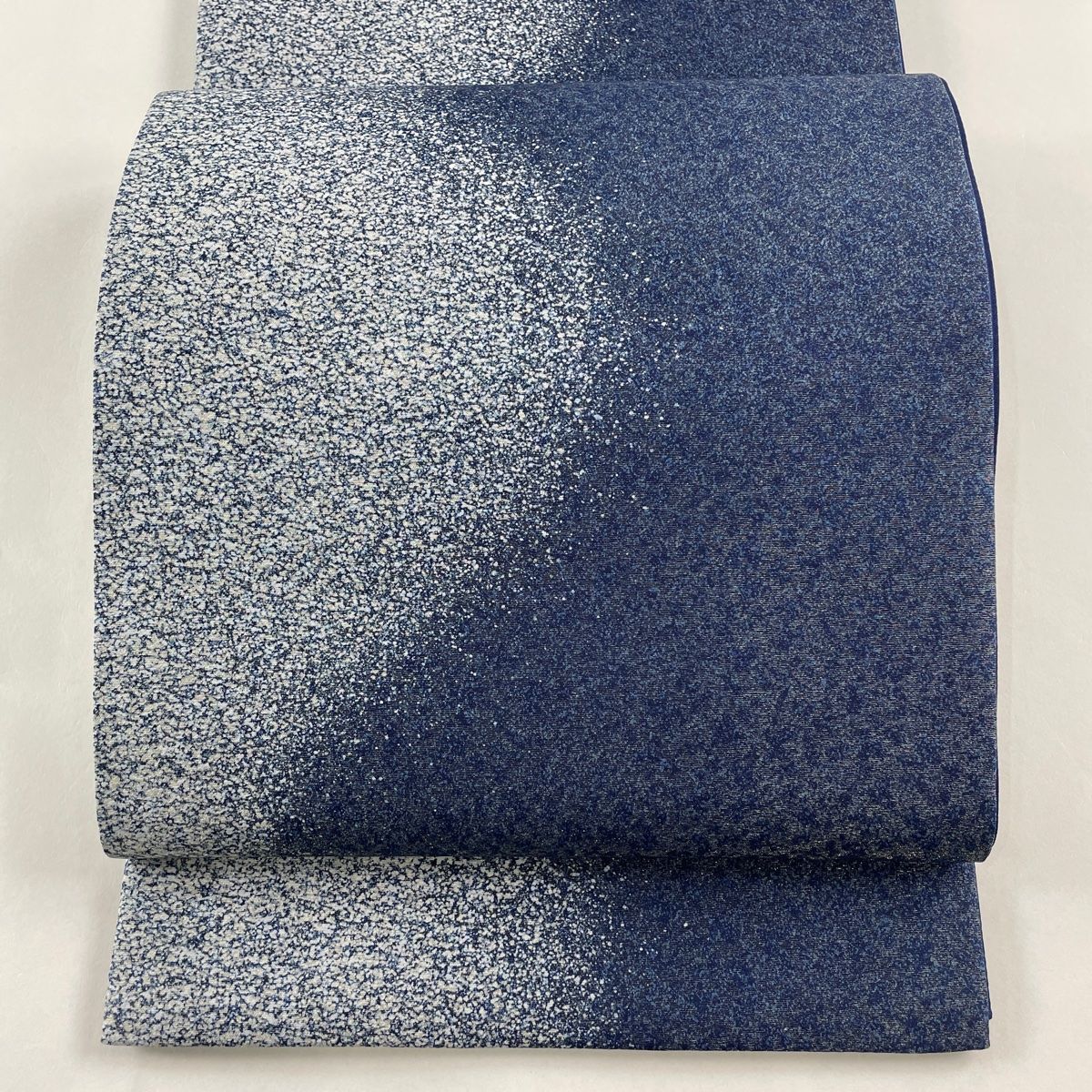 袋帯 美品 名品 幾何学模様 銀通し 紺色 全通 正絹 【中古