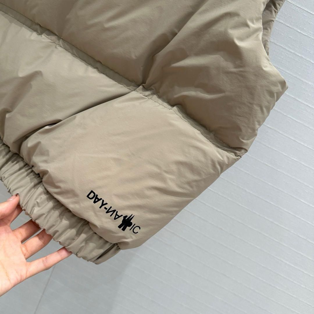 MONCLER ベージュ ダウンベスト｜本日限定特価｜新品未使用-MM
