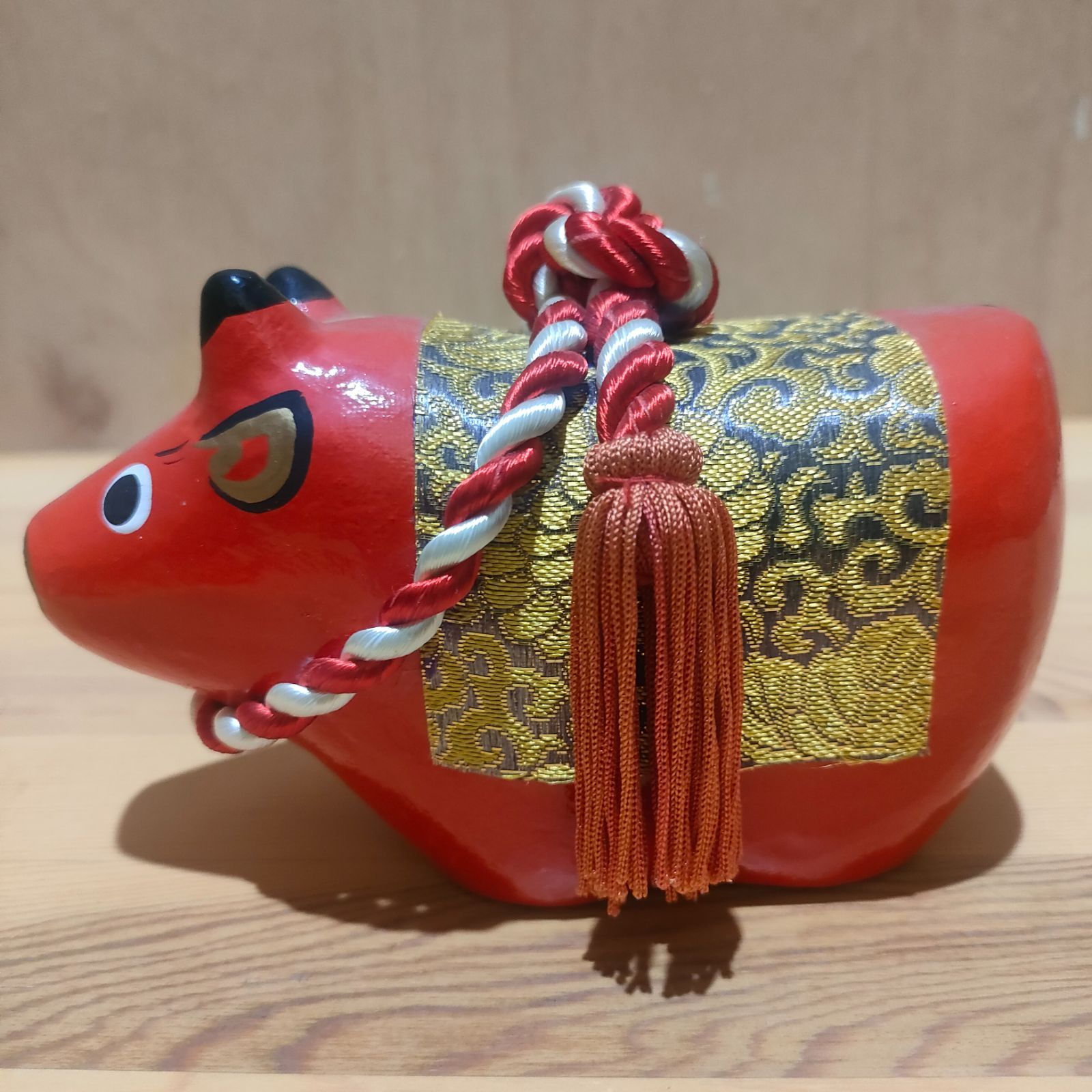 【美品】赤い 牛 置物 張り子 赤べこ オブジェ 和風 JAPAN 日本 玄関 古物 アンティーク レトロ 年代物