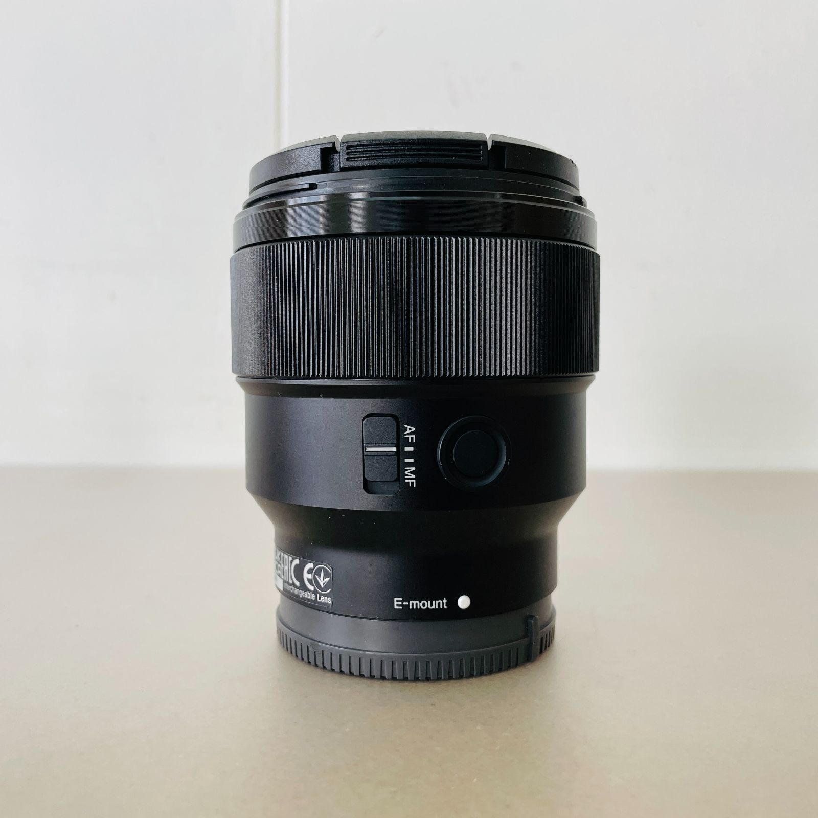 F1.8 SEL85F18