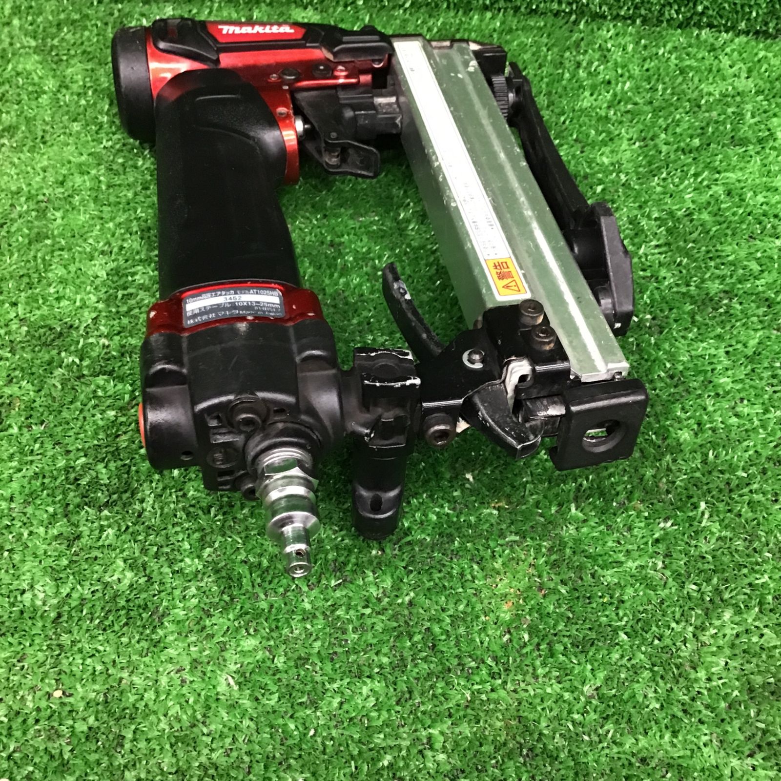 〇マキタ(makita) 高圧エアタッカ エアダスタ付 10mm 赤 AT1025HB 