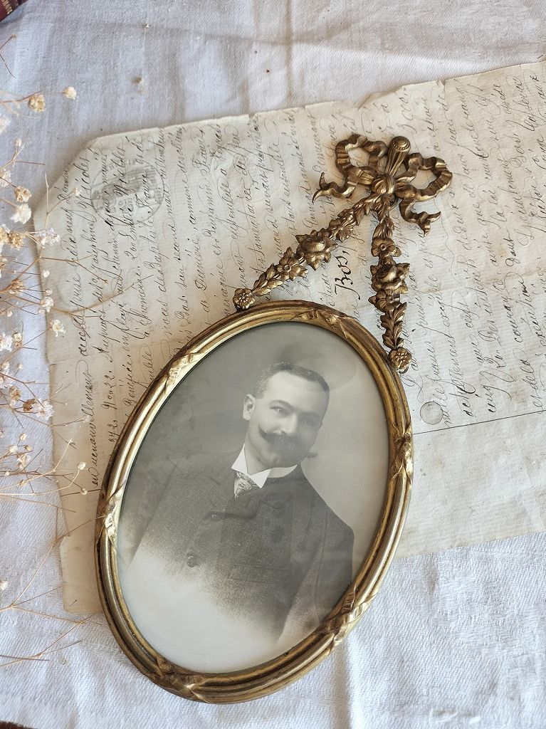 フランス アンティーク 真鍮 リボン装飾付き 吊り下げ フォトフォトフレーム １９００年