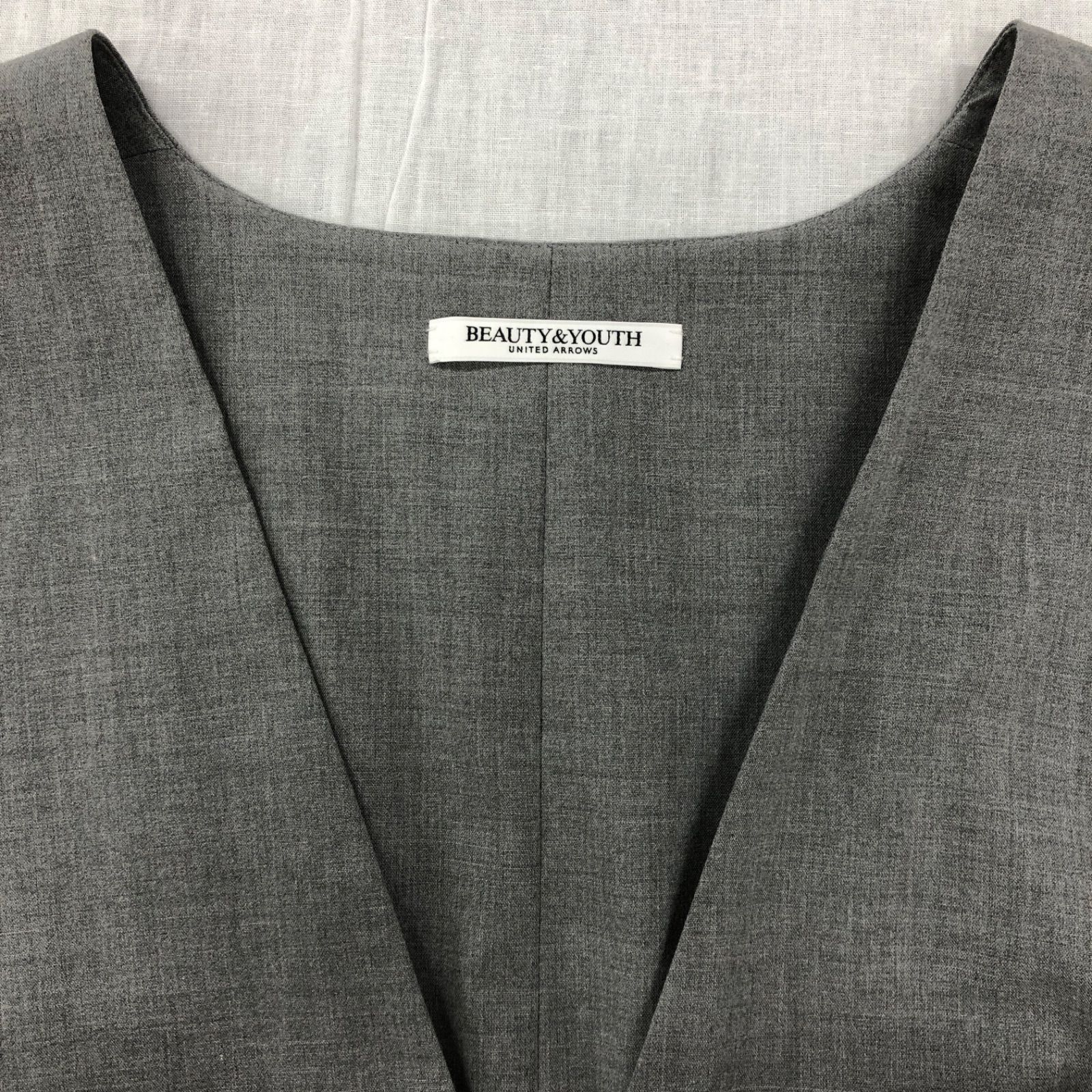 【美品】ユナイテッドアローズ　Vネック　ベスト　ジレ　ベルト BEAUTY&YOUTH ビューティ&ユースユナイテッドアローズ サイドベルト