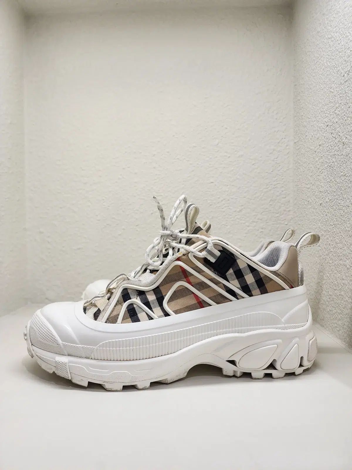 BURBERRY(バーバリー) アーサー スニーカーズ 39 - メルカリ