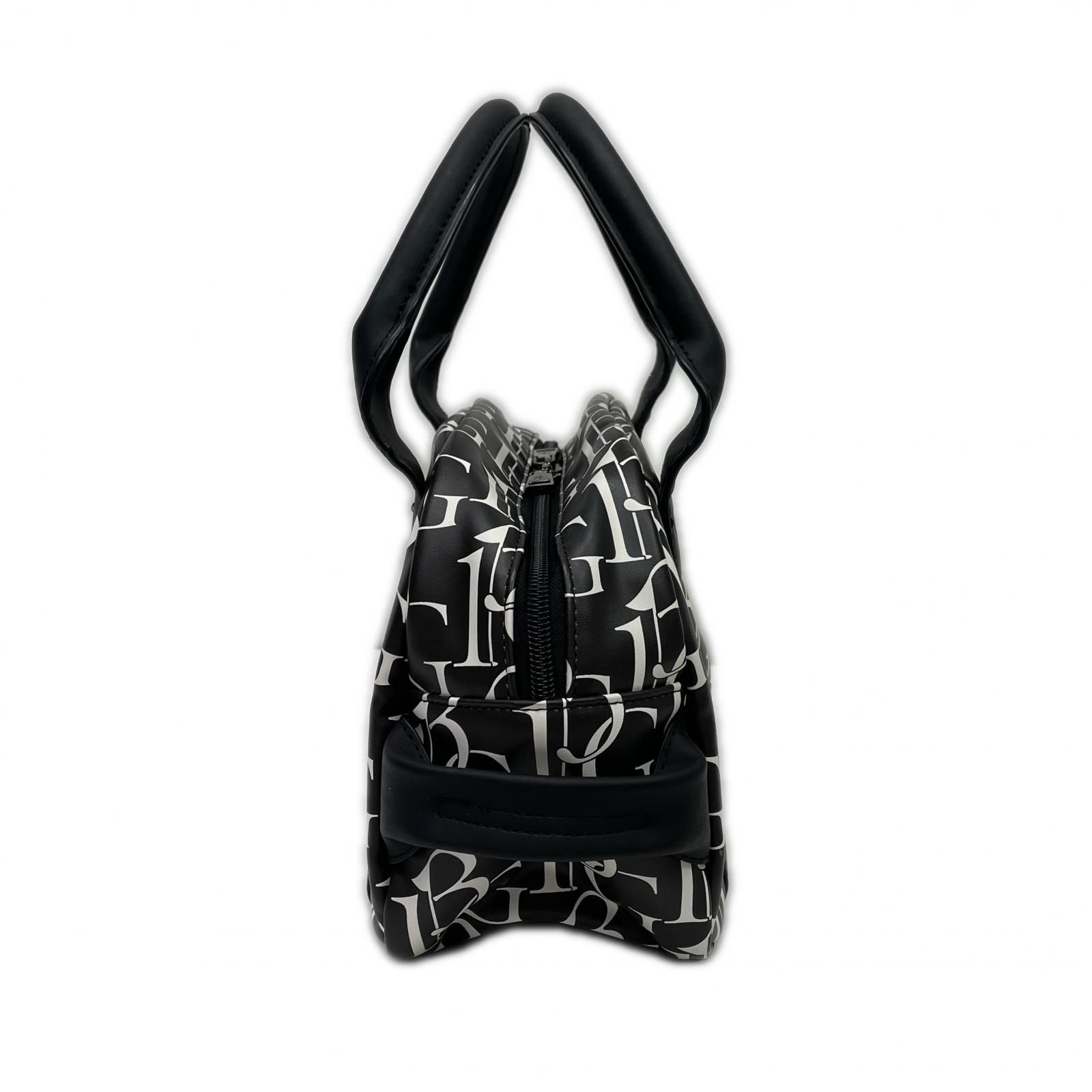 ブラック ロゴ柄