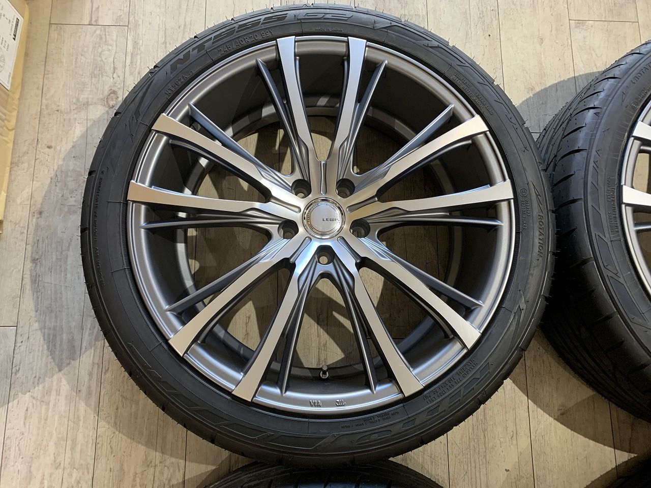20インチホイールセットTREASURE ONE LEWIS W05
