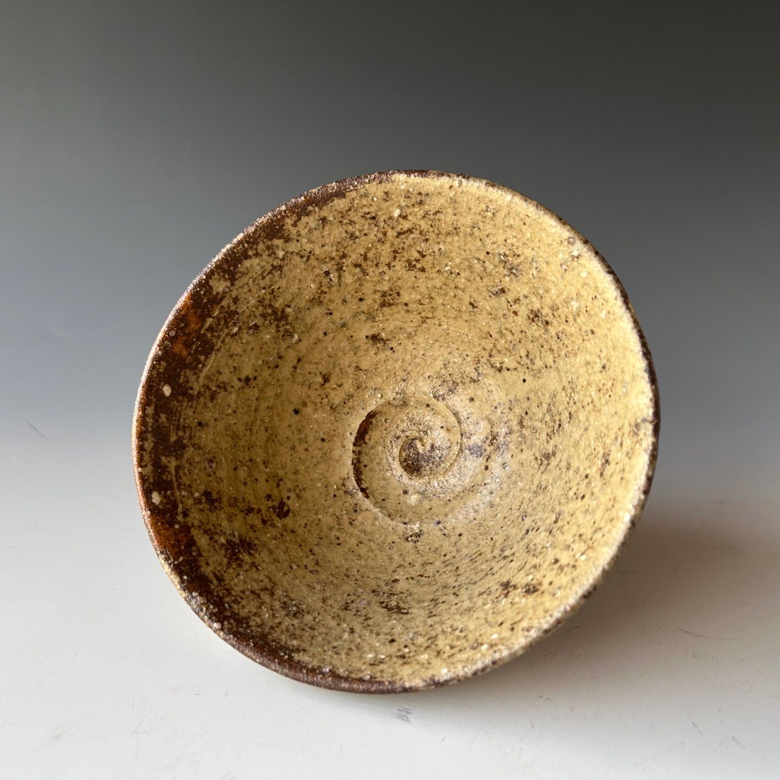 茶道具　伊羅保　灰釉　茶碗　唐杉濤光　共箱　陶芸　濃茶　薄茶　茶会　稽古　涛光 茶道具 伊羅保 灰釉 茶碗 唐杉濤光 共箱 陶芸 濃茶 薄茶 茶会