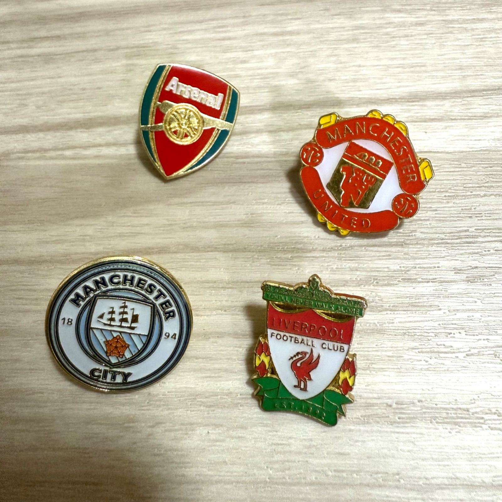 サッカー クラブチームピンバッジ - メルカリ