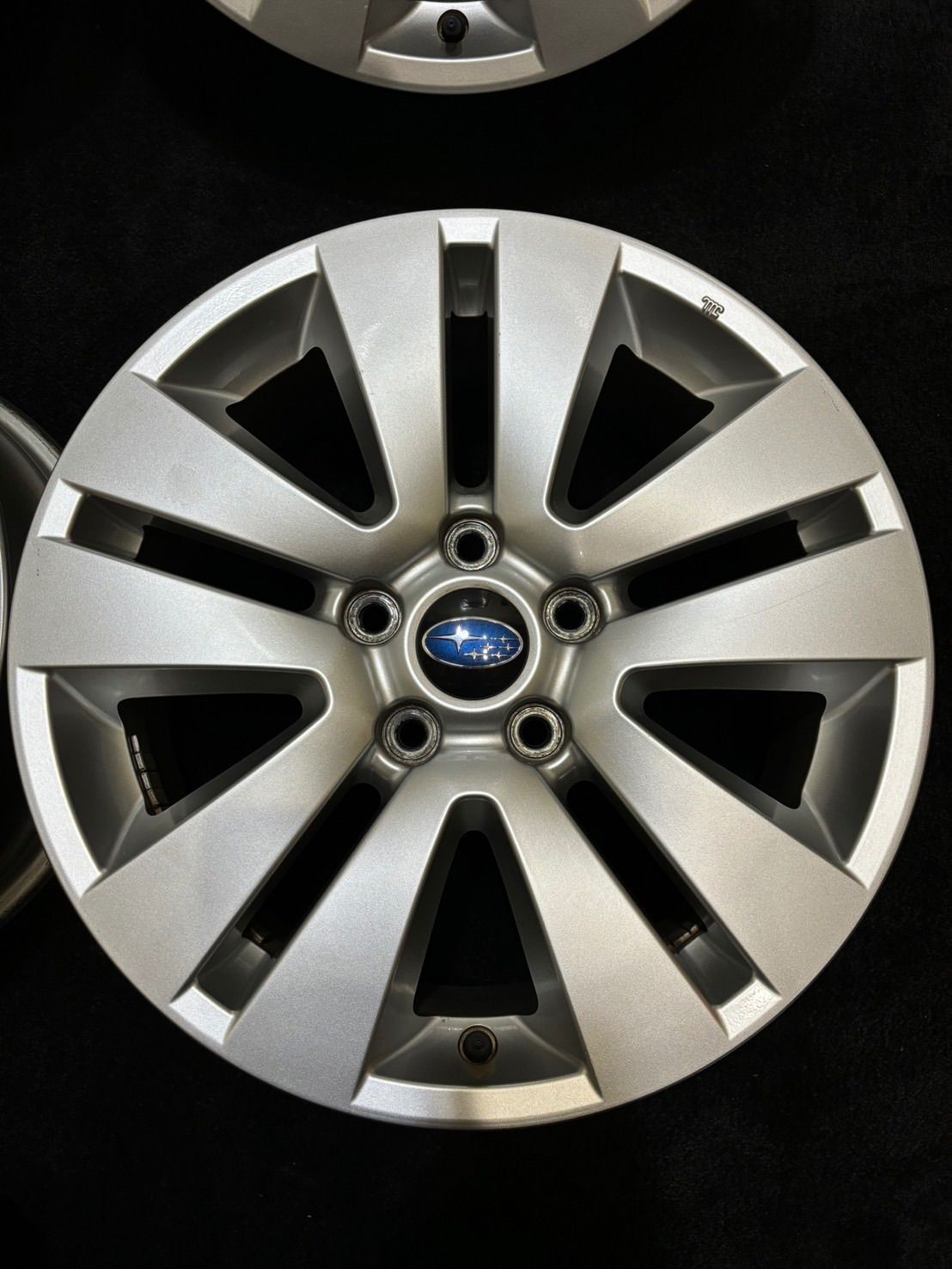 スバルレヴォーグ VM4プラウドエディショ4本17“純正ホイール