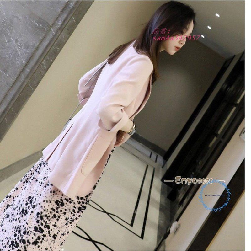 スカートスーツ