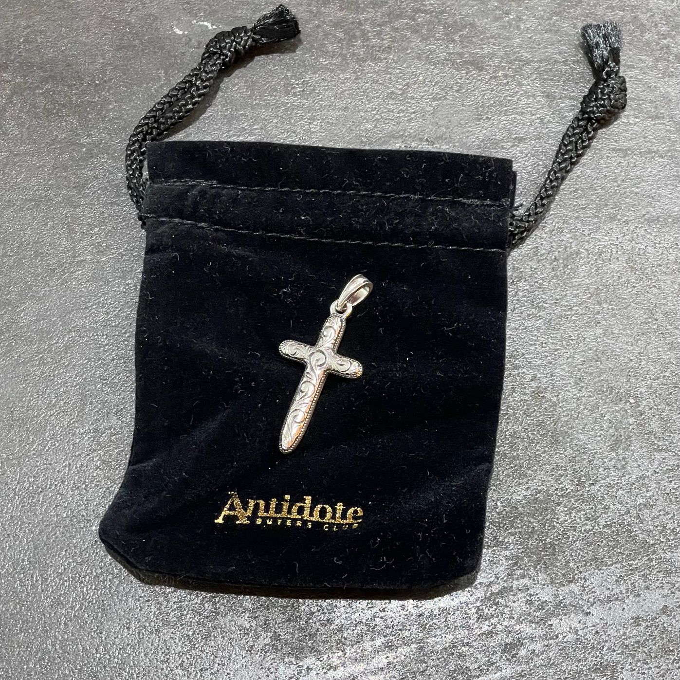定価26400円 ANTIDOTE BUYERS CLUB Engraved Cross Pendant クロス 