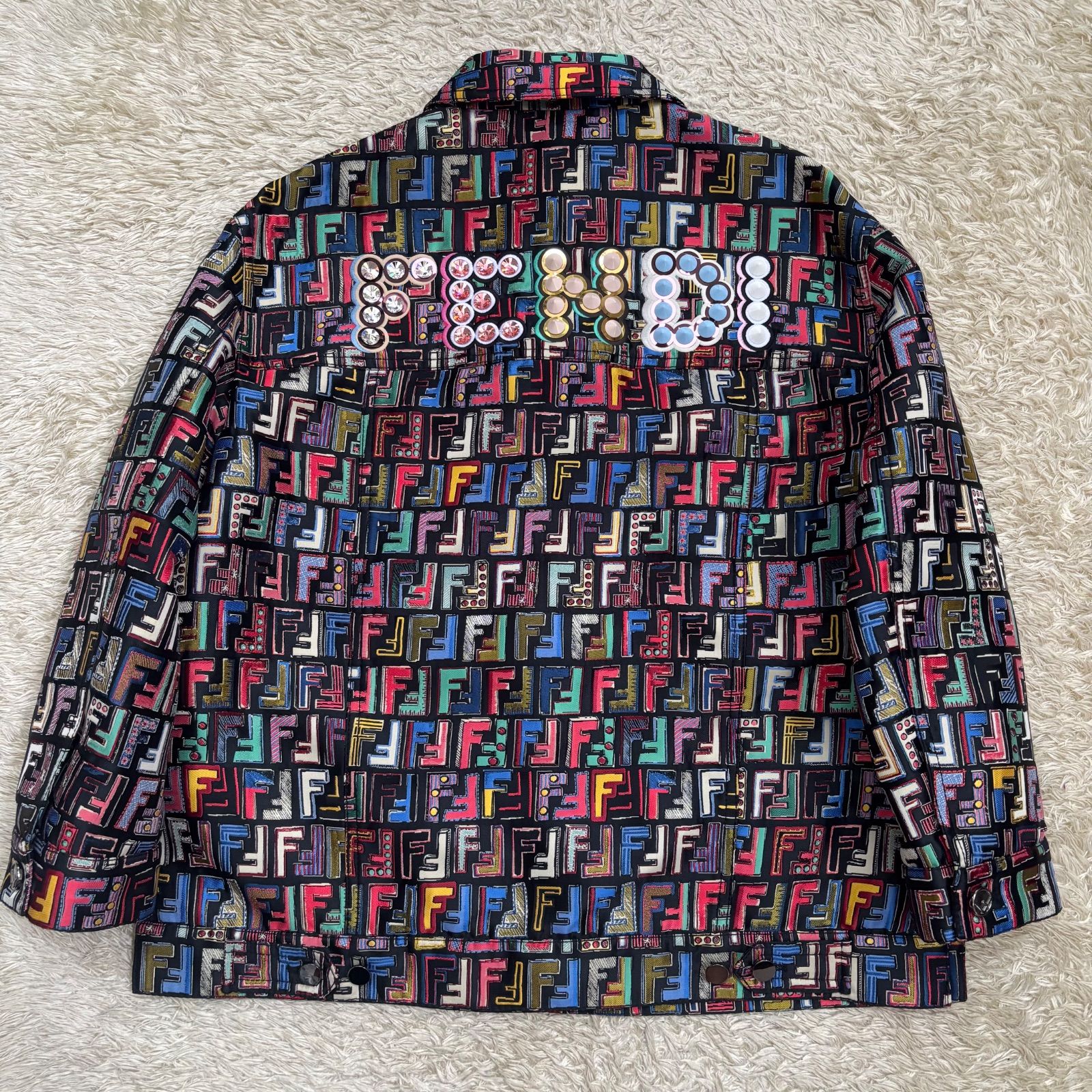 FENDI フェンディ ボンバージャケット マルチカラー ロゴ スタッズ 42 総柄 FJ6815 A1EA