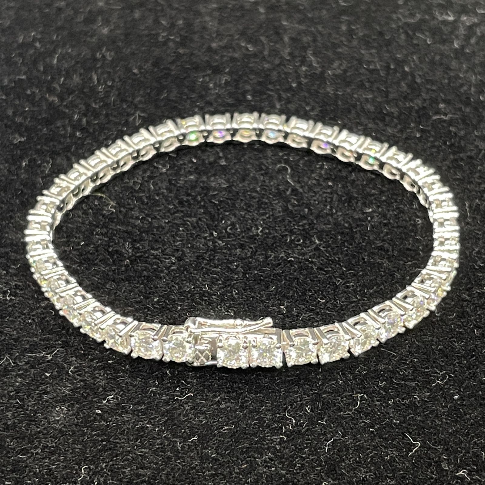 【高品質エメラルドカット新品未使用】テニスブレスレット ４ミリ モアサナイト ブレスレット 4ミリ 17cm オーダー商品K10 WG テニス