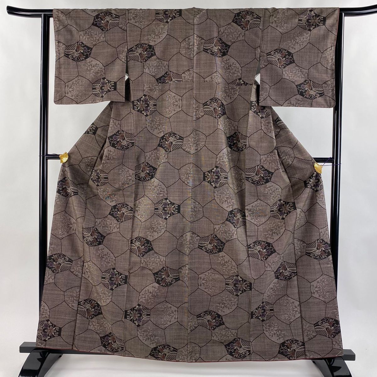 大島紬 身丈161cm 裄丈63cm S 袷 純泥染 証紙 草花 幾何学模様 焦茶色 正絹 秀品