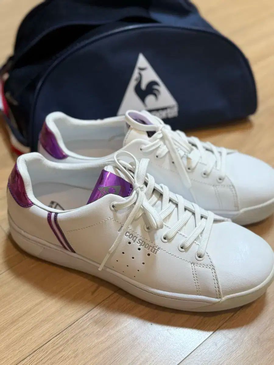 le coq sportif(ルコックスポルティフ) アラス HV(ブルー×ネイビー)２７．０ＣＭ  le coq sportif (ルコック スポルティフ) QL1UJD50GY LA ALMA MID II T