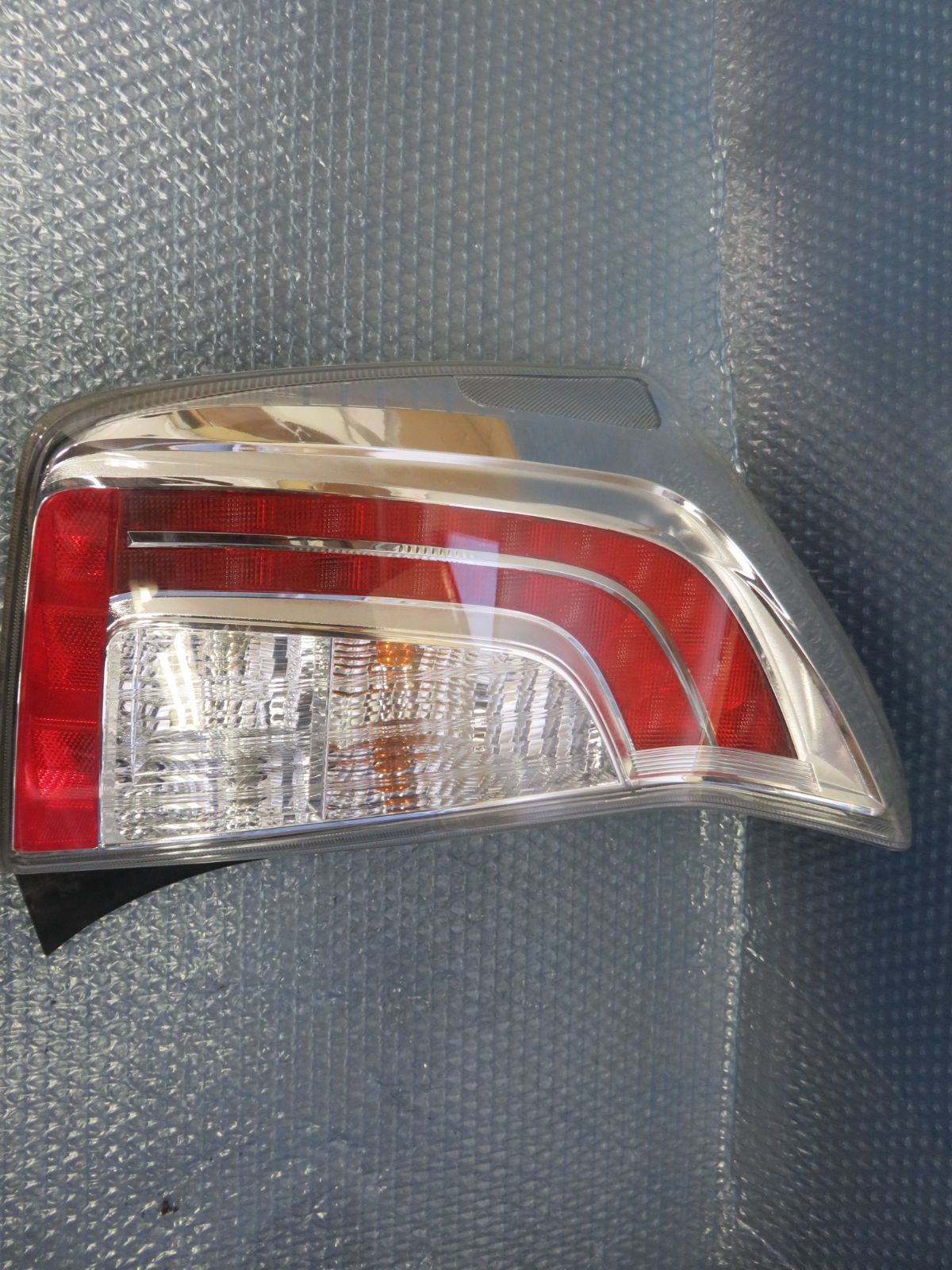 トヨタZVW30プリウス後期純正LEDテールランプ(STANLEY 47-55