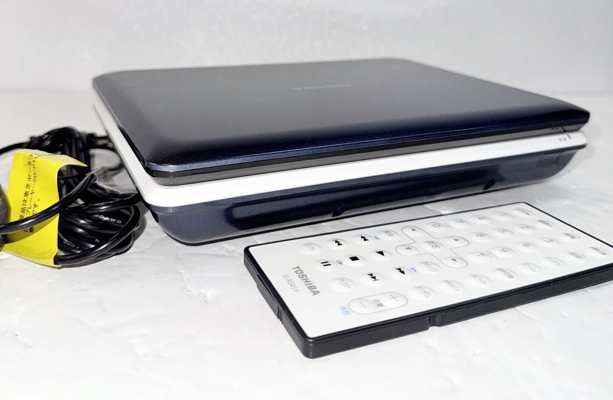 【送料無料】東芝 TOSHIBA ポータブルDVDプレイヤー SD-P710SW HY】【中古】【美品】TOSHIBA 東芝 7型ポータブルDVDプレーヤー SD