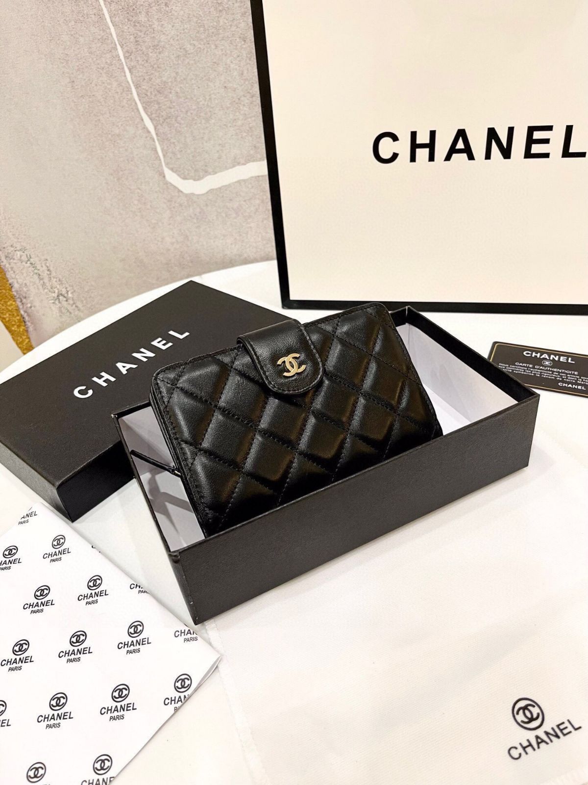 chanelシャネル人気シャネル二折り財布