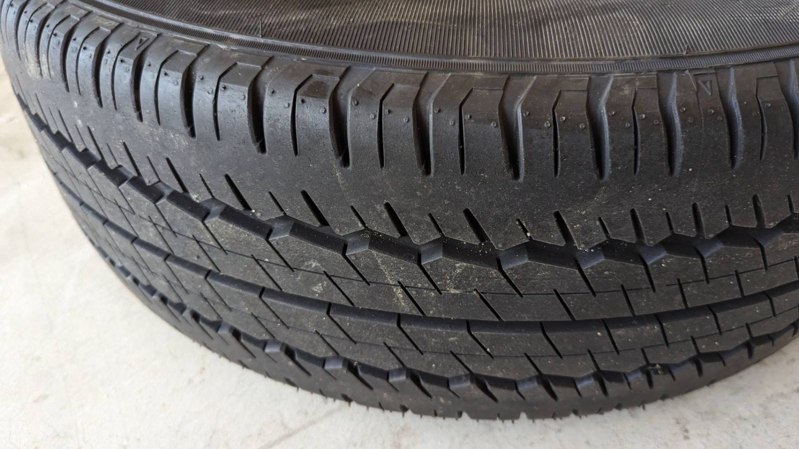 【タイヤホイール４本セット】トヨタグランエース　美品　 GRANACE 純正 ホイール 4本SET　17インチ PCD130 6穴 235/60R17