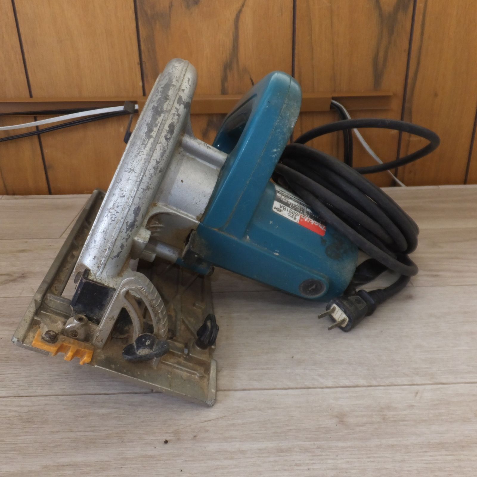送料無料] ☆マキタ makita 7型マルノコ 5831BA 180～190mm 100V 11A