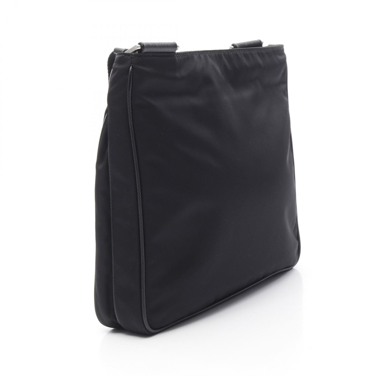 プラダ ラージ PRADA Re-Nylon Cini パデッドショルダーバッグ プラダ ラージ PRADA Re-Nylon Cini パデッドショルダーバッグ