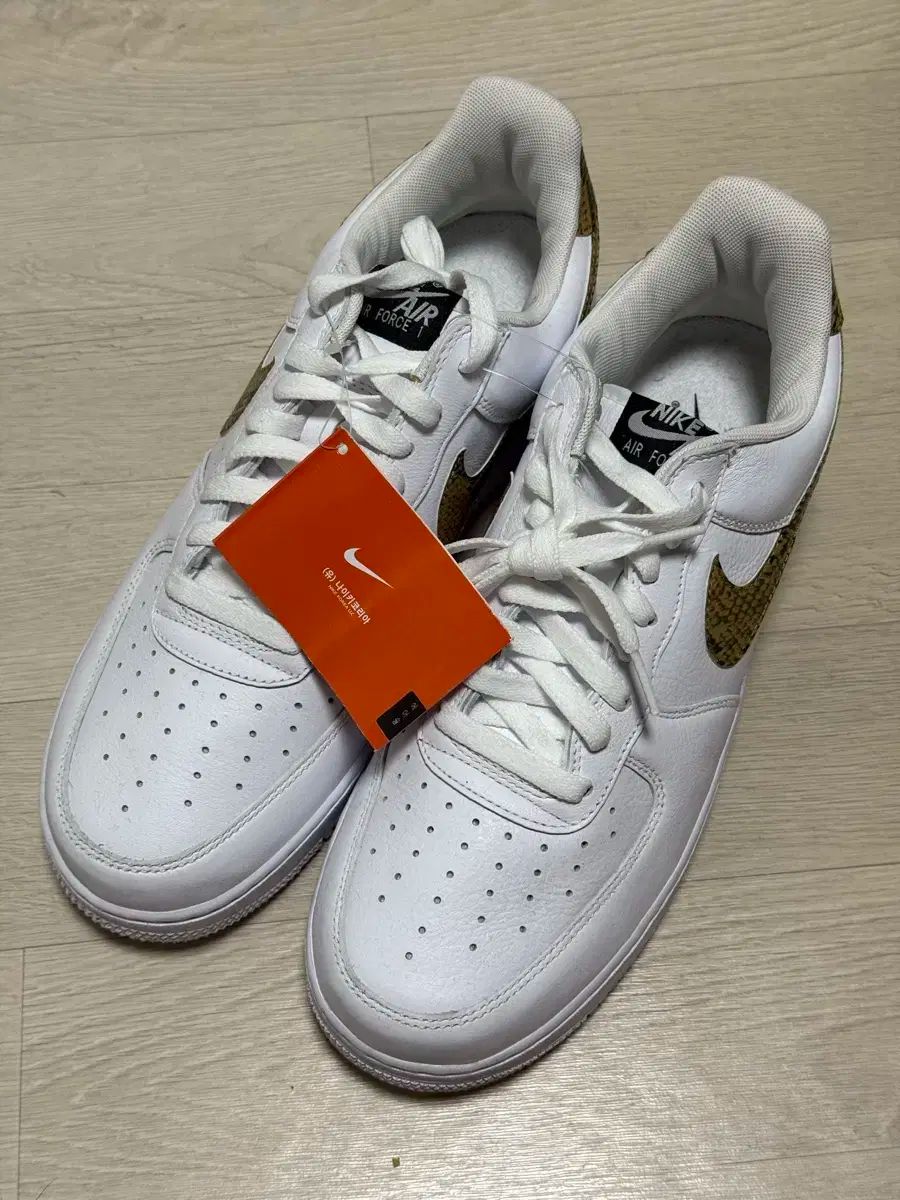 新品 新品 NIKE(ナイキ) エアフォース 1 ロー レトロ プレミアム QS