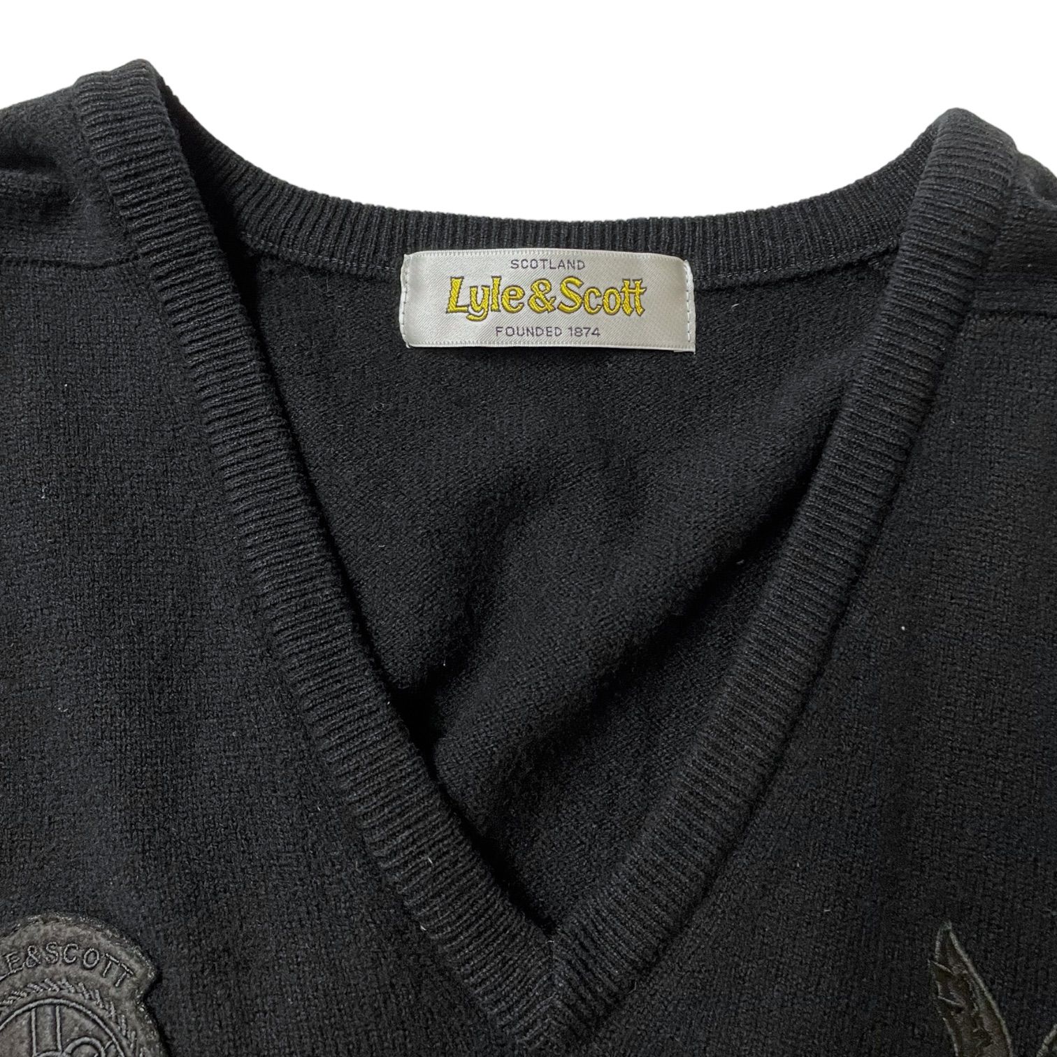 【中古品】Lyle&Scott ライルアンドスコット ハイゲージ ニット セーター ラグランスリーブ Vネック ワッペン 刺繍 スコットランド製 M  ブラック