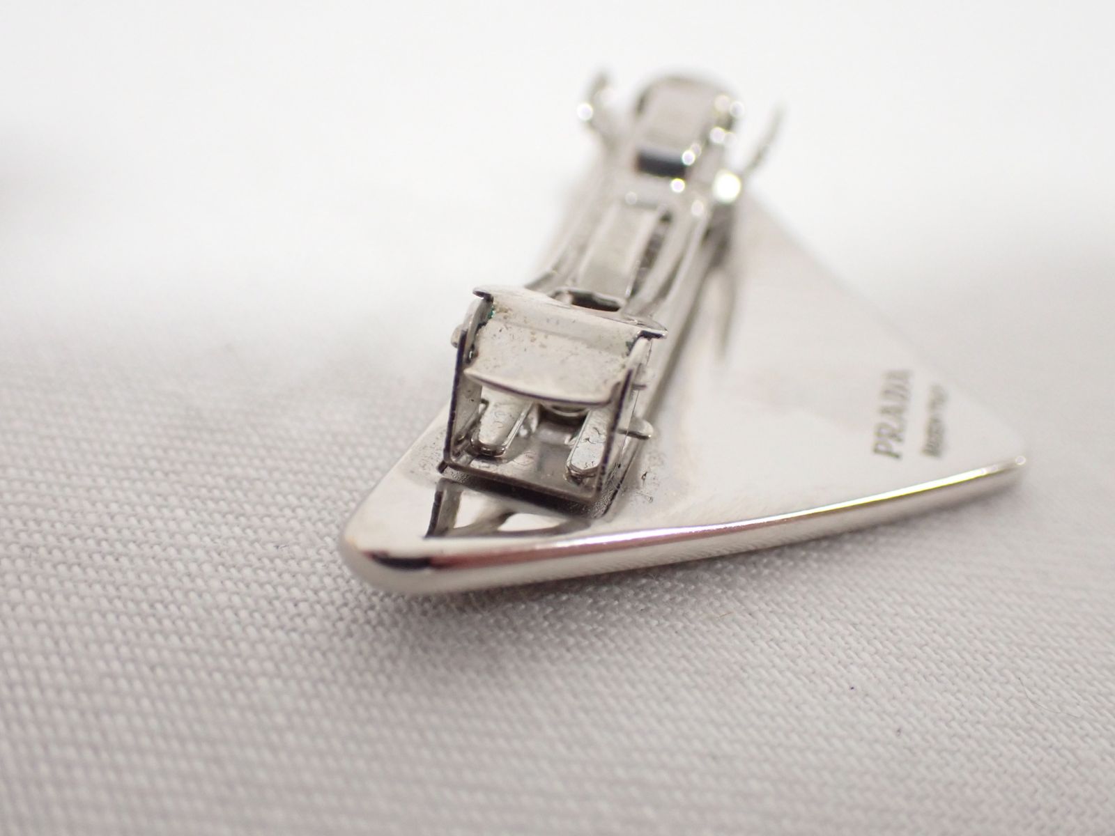 PRADA シルバー ヘアクリップ プラダ ヘアクリップ シルバー