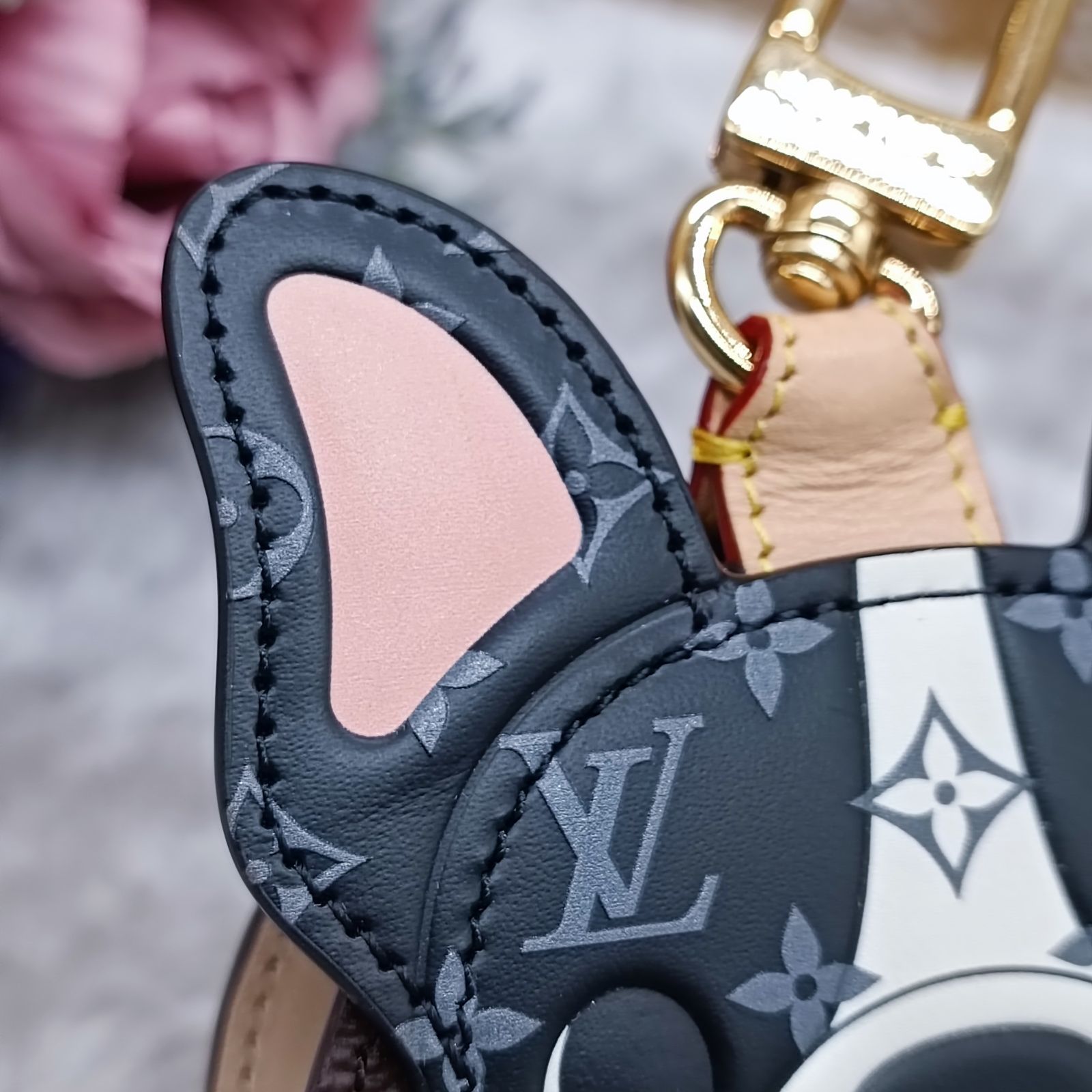 【セール中】 LOUIS VUITTON バッグホルダー チャーム ブルドック LOUISVUITTON 》 ☆美品☆ ルイヴィトン ドッグ バッグ ホルダー