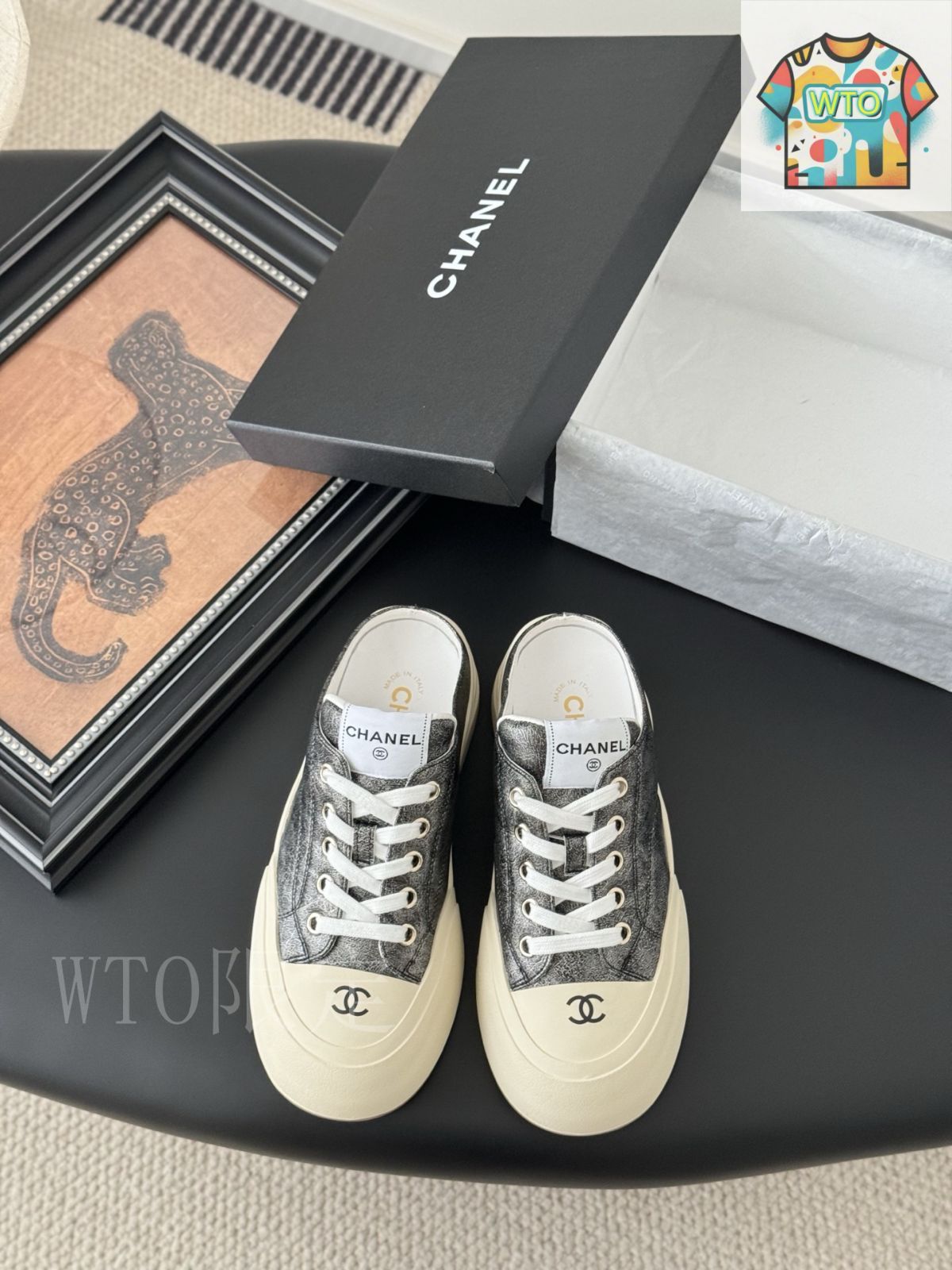 カジュアルでも上品に♪【 CHANEL 】25C スニーカー 25C/カジュアル☆】CHANEL スニーカー モノトーン (CHANEL