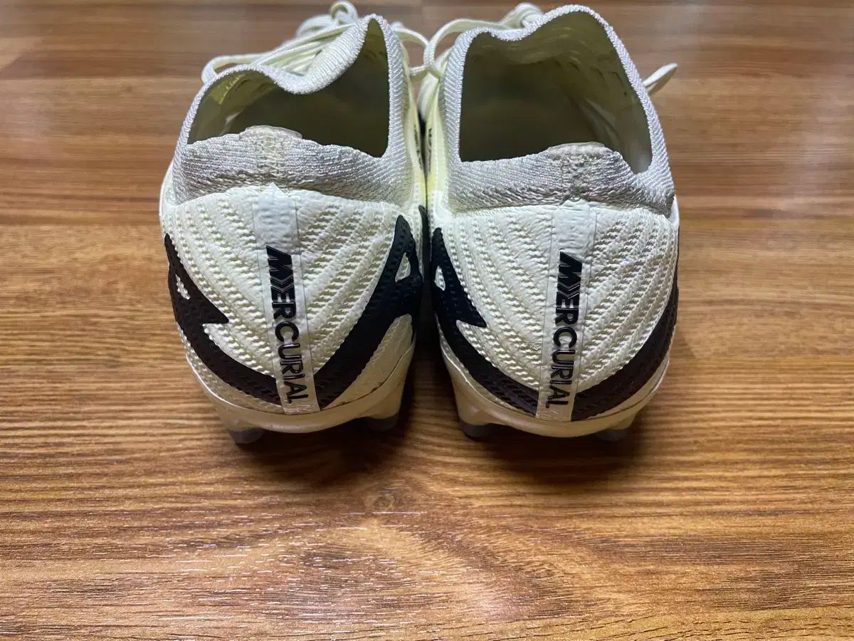値下げ不可⭐️新品⭐️NIKEナイキ ルナガト2 フットサル