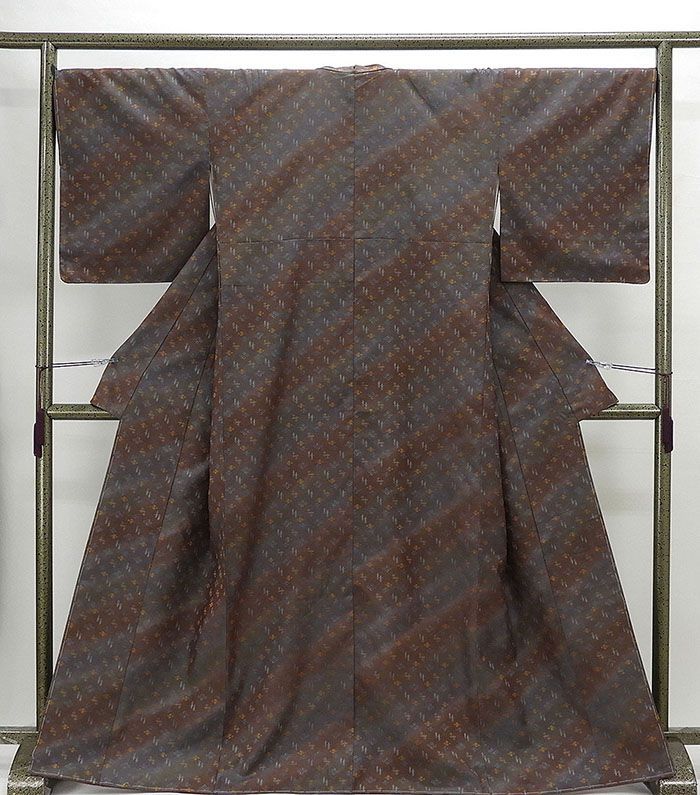 紬 未着用 正絹 井桁花菱燕絣模様 身丈165cm 裄丈67.5cm 紬 新古品 着物 d0493