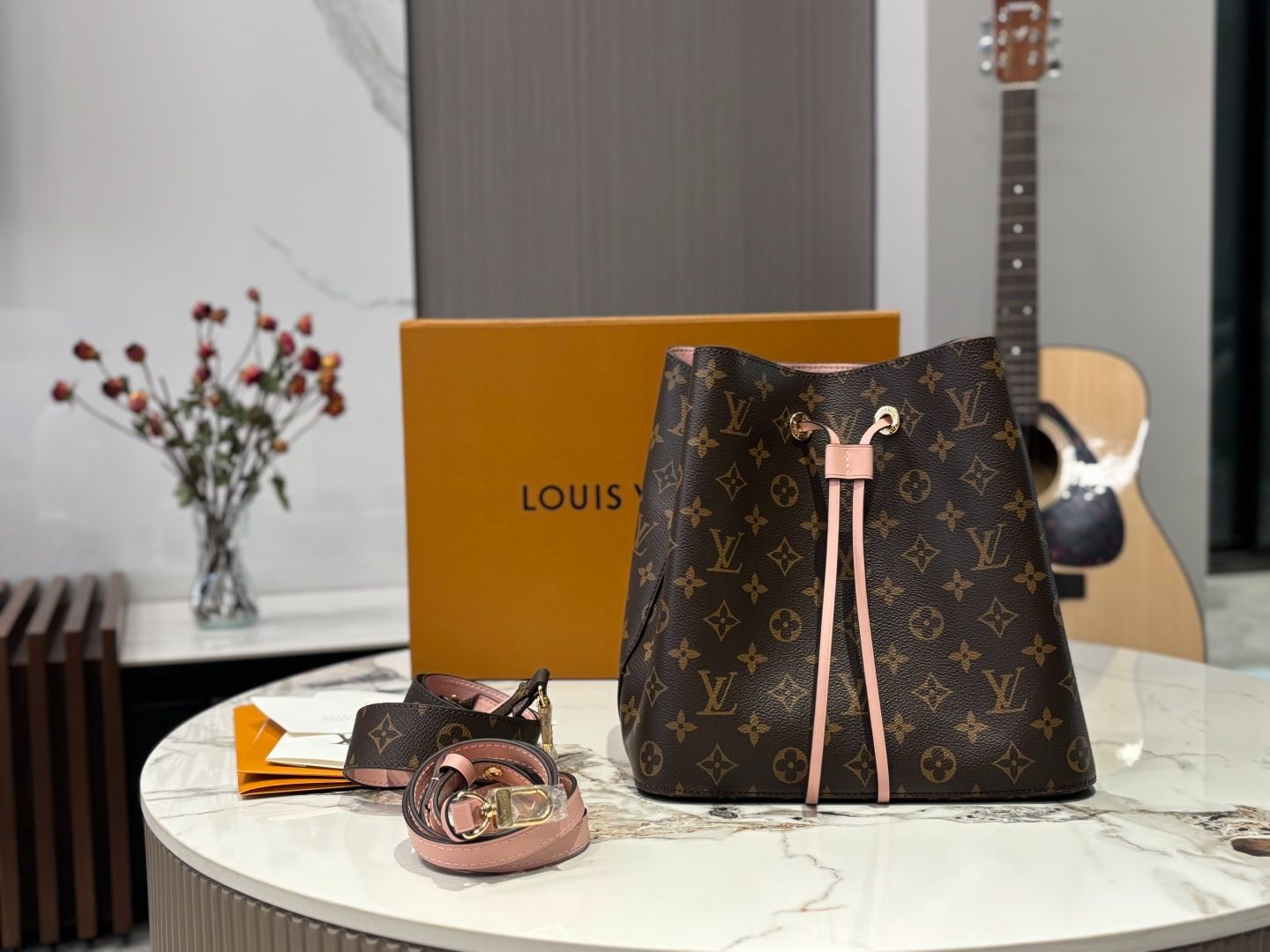今日 Louis Vuitton NeoNoe バケットバッグ リプリカ 2025 New Model-WT0輸入