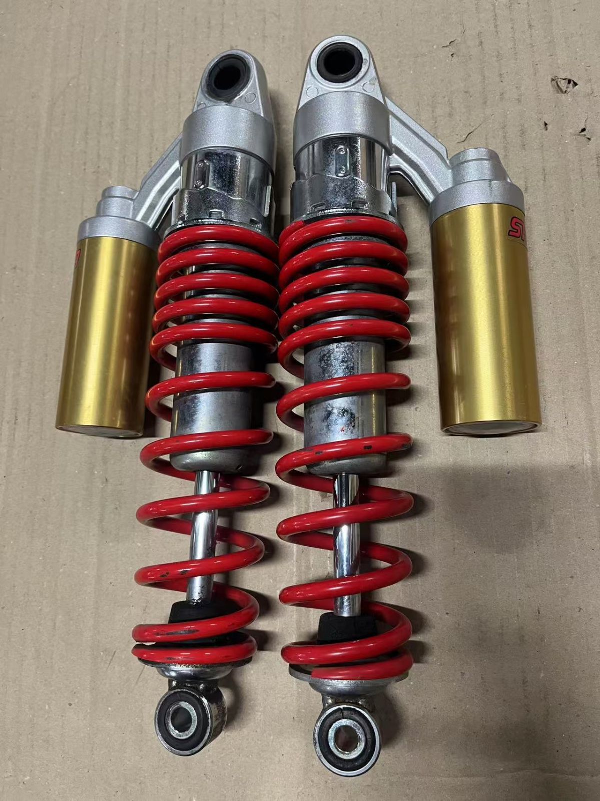 ●絶版　カワサキ　空冷GPz1100F 純正右ミラー&リアサスペンション ○絶版 カワサキ 空冷GPz1100F 純正右ミラー&リアサスペンシ