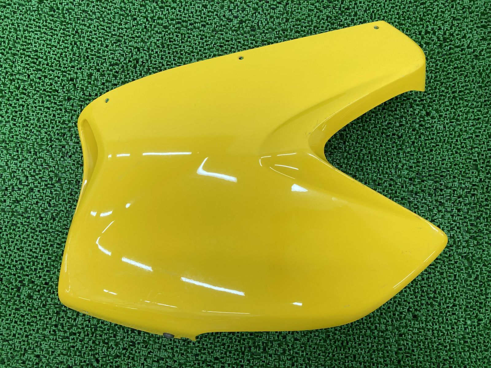 ST2 ST4 アンダーカウル 左 黄 ドゥカティ 純正 中古 バイク 部品 サイドカウル ボトムカウル 割れ欠け無し 品薄 希少品 車検 Genuine