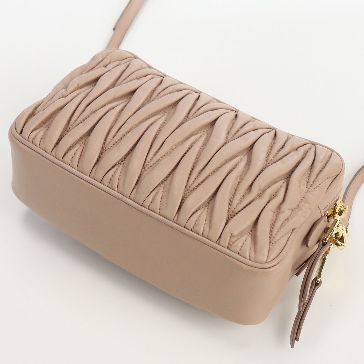 MIU MIU ショルダーバッグ マトラッセ 5BH539 ミュウミュウ マテラッセ レザー ショルダーバッグ ピンク
