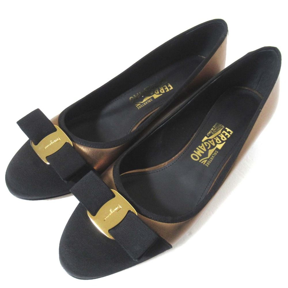 フェラガモ 未使用 ￼クロコダイル型押し ヴァラ パンプス 6c 中古